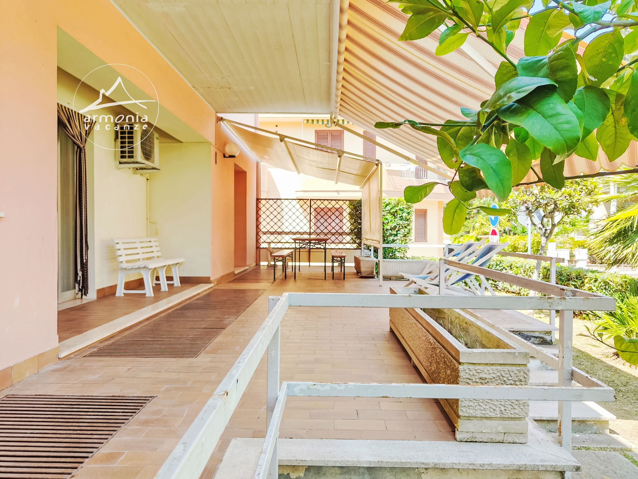 Gemütliche Ferienwohnung in Roseto Degli Abruzzi mit Privatem Garten - Buiten
