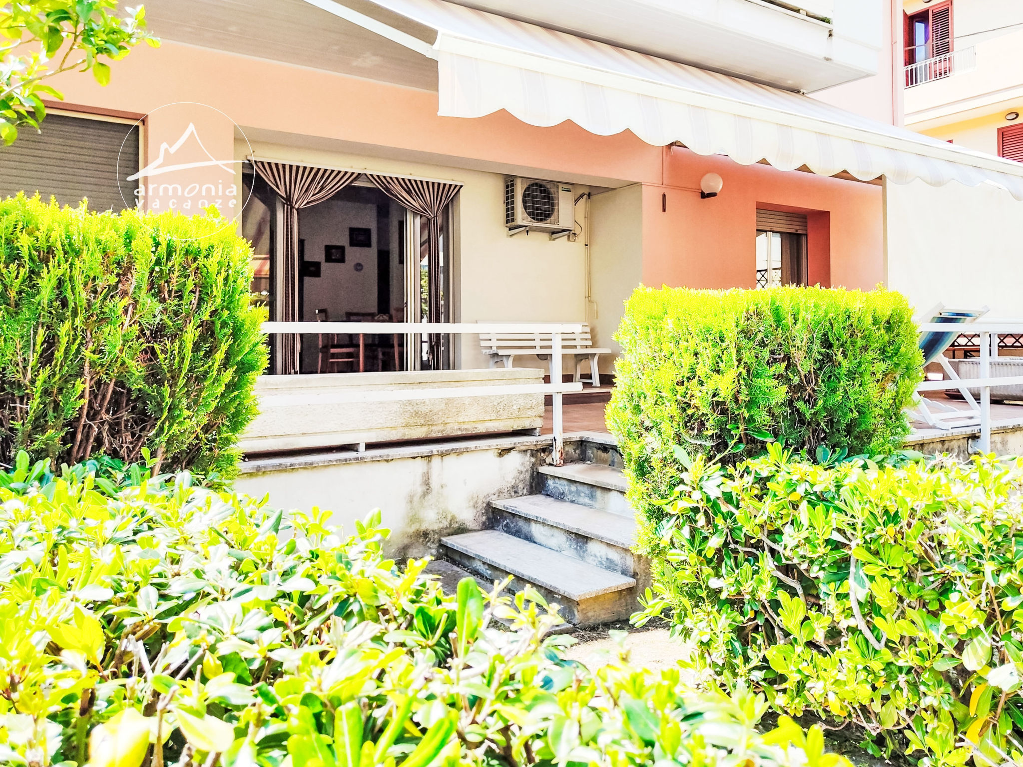 Gemütliche Ferienwohnung in Roseto Degli Abruzzi mit Privatem Garten - Buiten