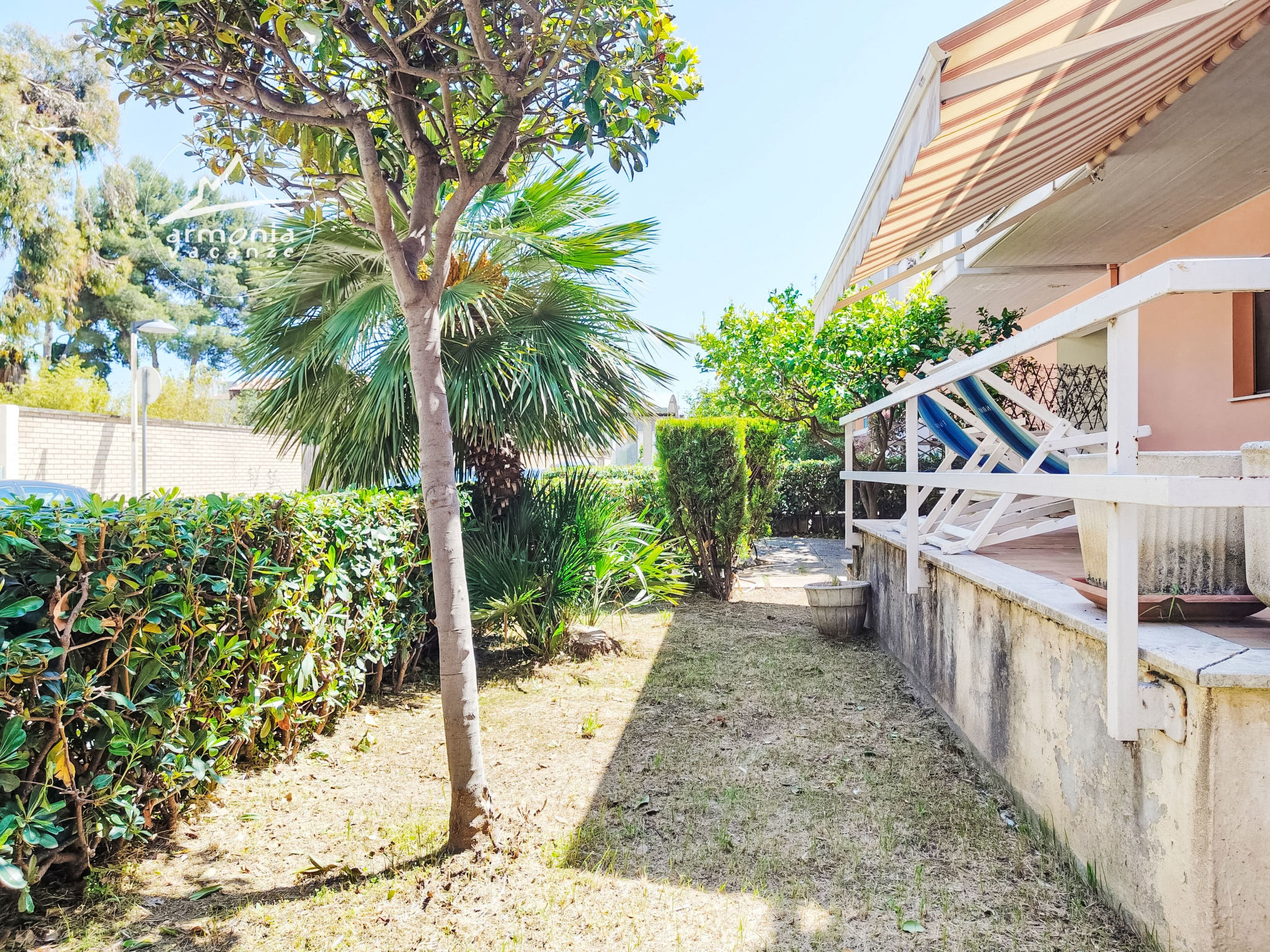 Gemütliche Ferienwohnung in Roseto Degli Abruzzi mit Privatem Garten - Buiten