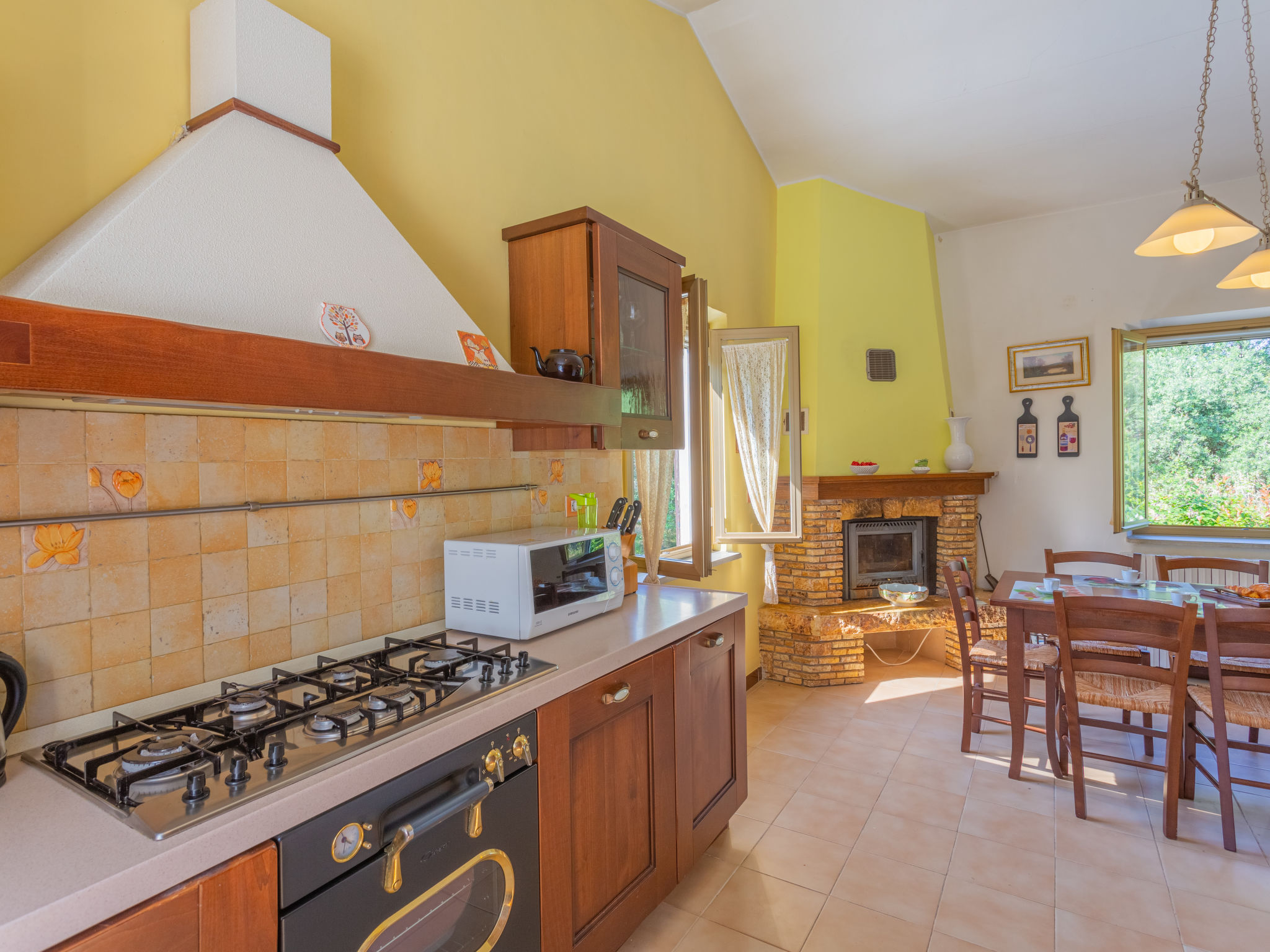 Kitchen / Dining Room