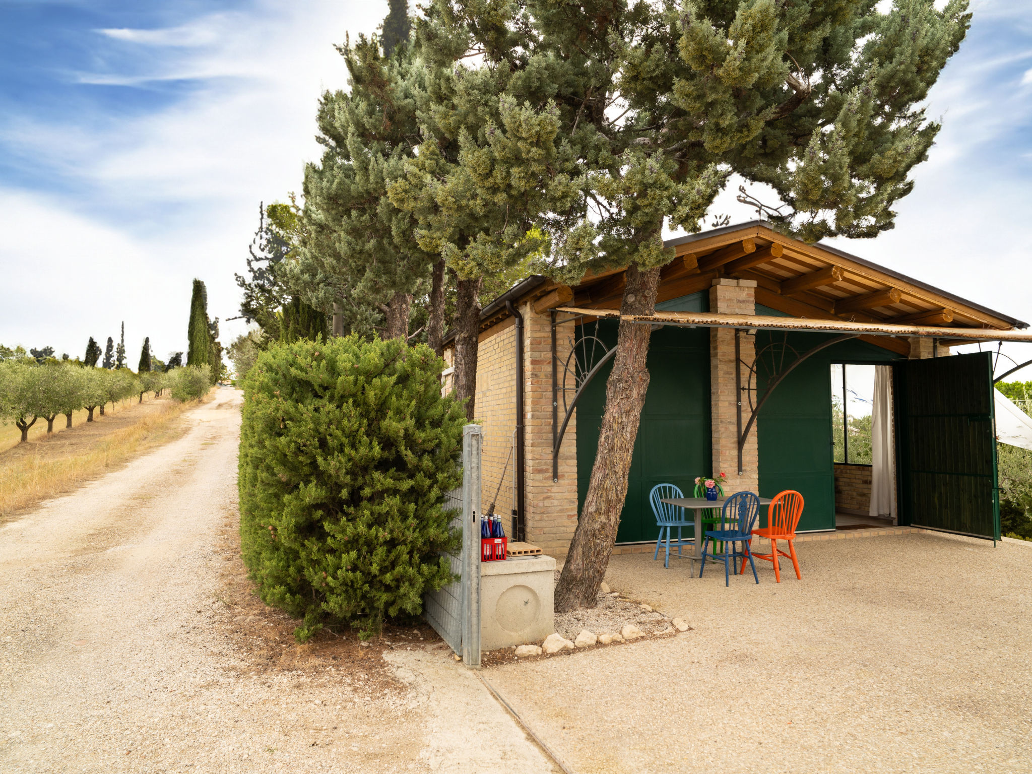 Mike's Dinghy House-Buiten