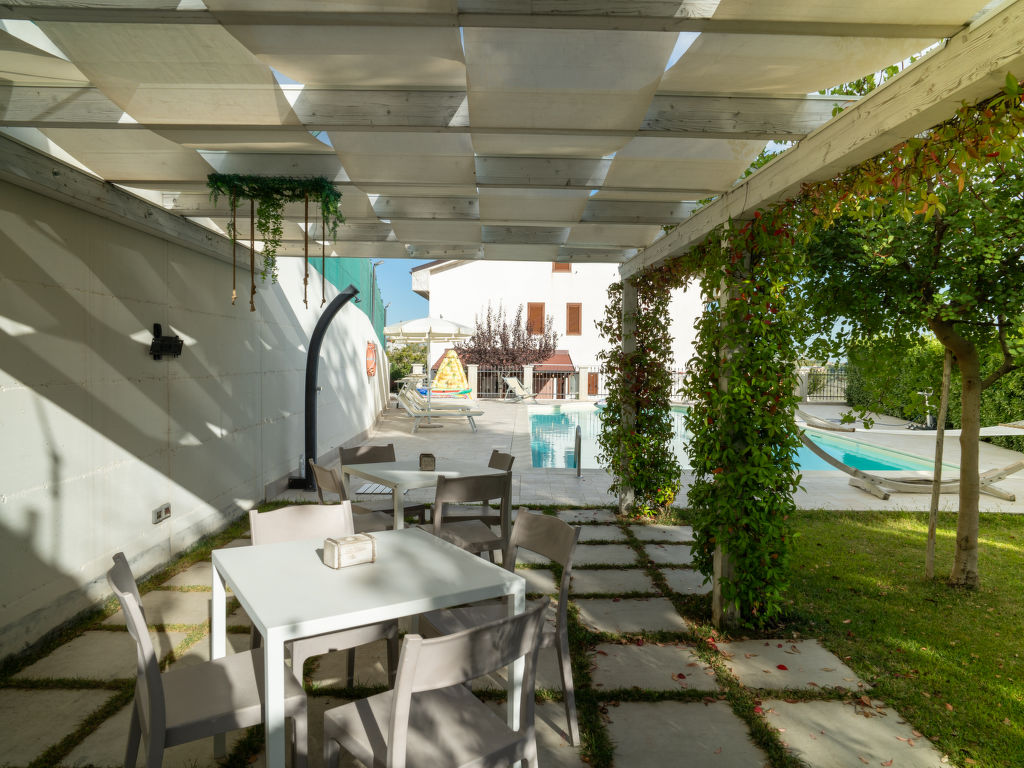 Clarice — Pool Outdoor