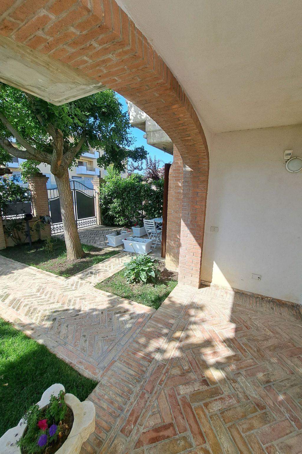 "Daphne Experience".-Binnen