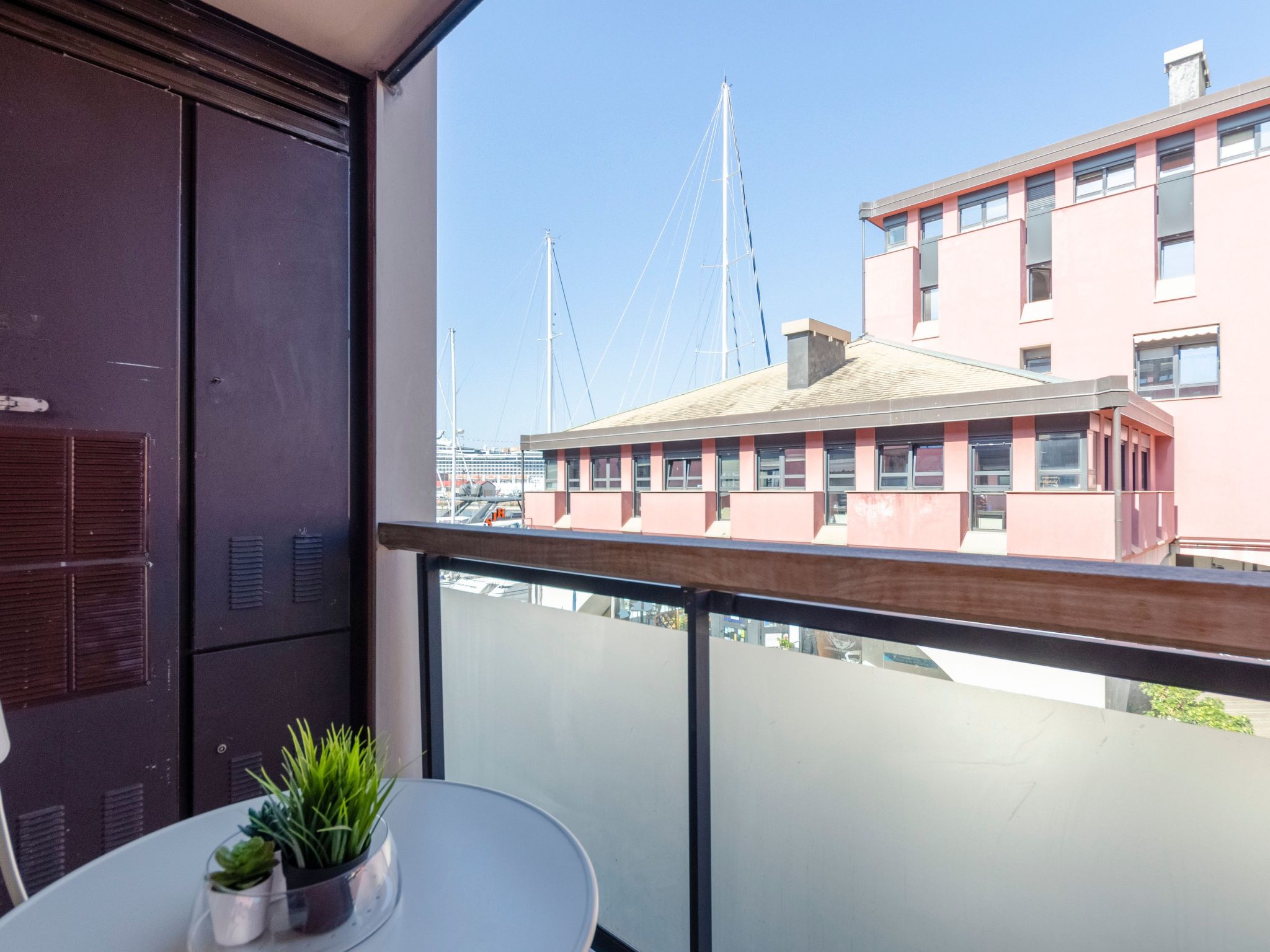 Dock of the Bay Genova, 2b 1b, 2 garage e balcone-Image-tags.info