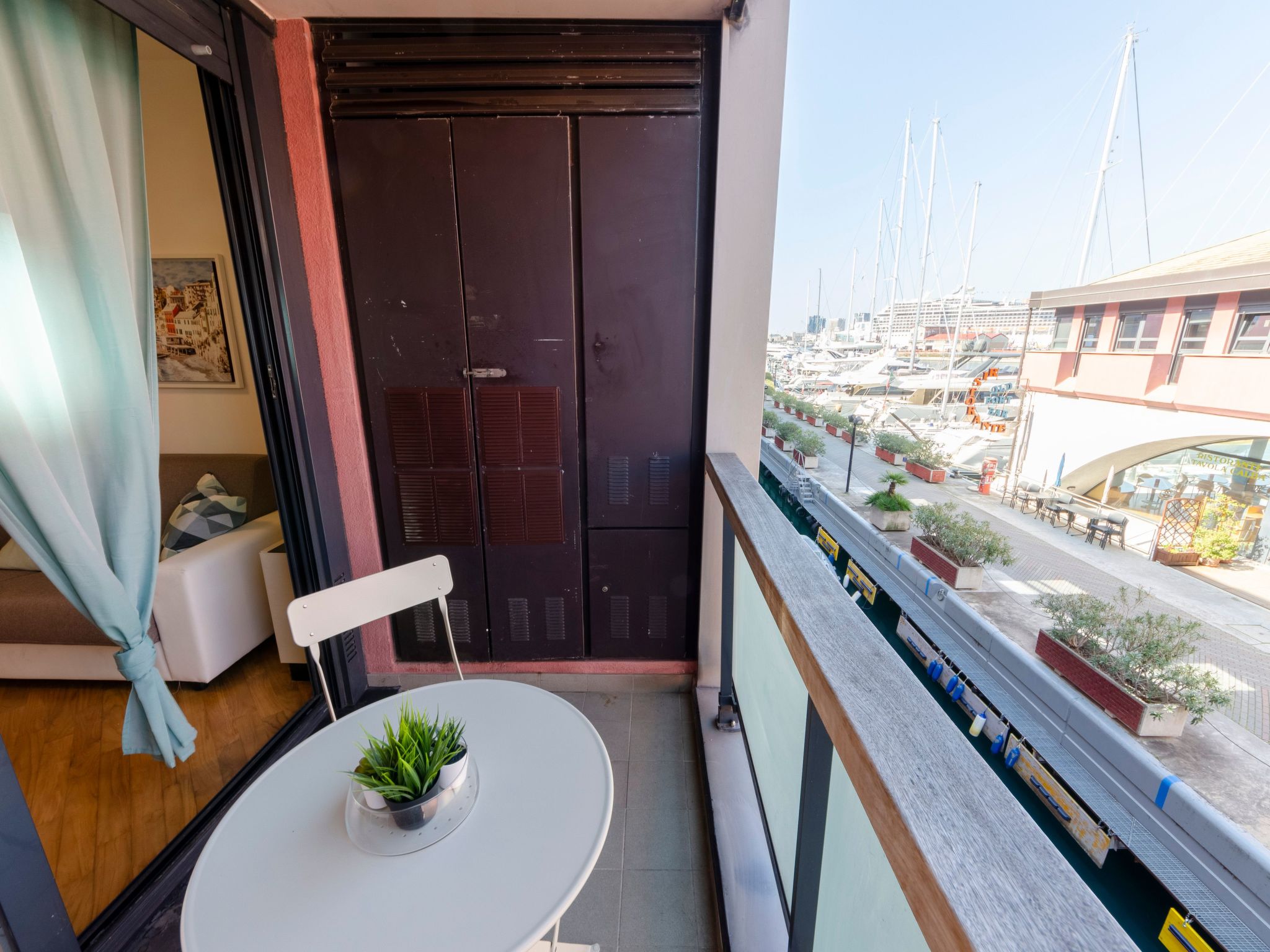 Dock of the Bay Genova, 2b 1b, 2 garage e balcone-Image-tags.info