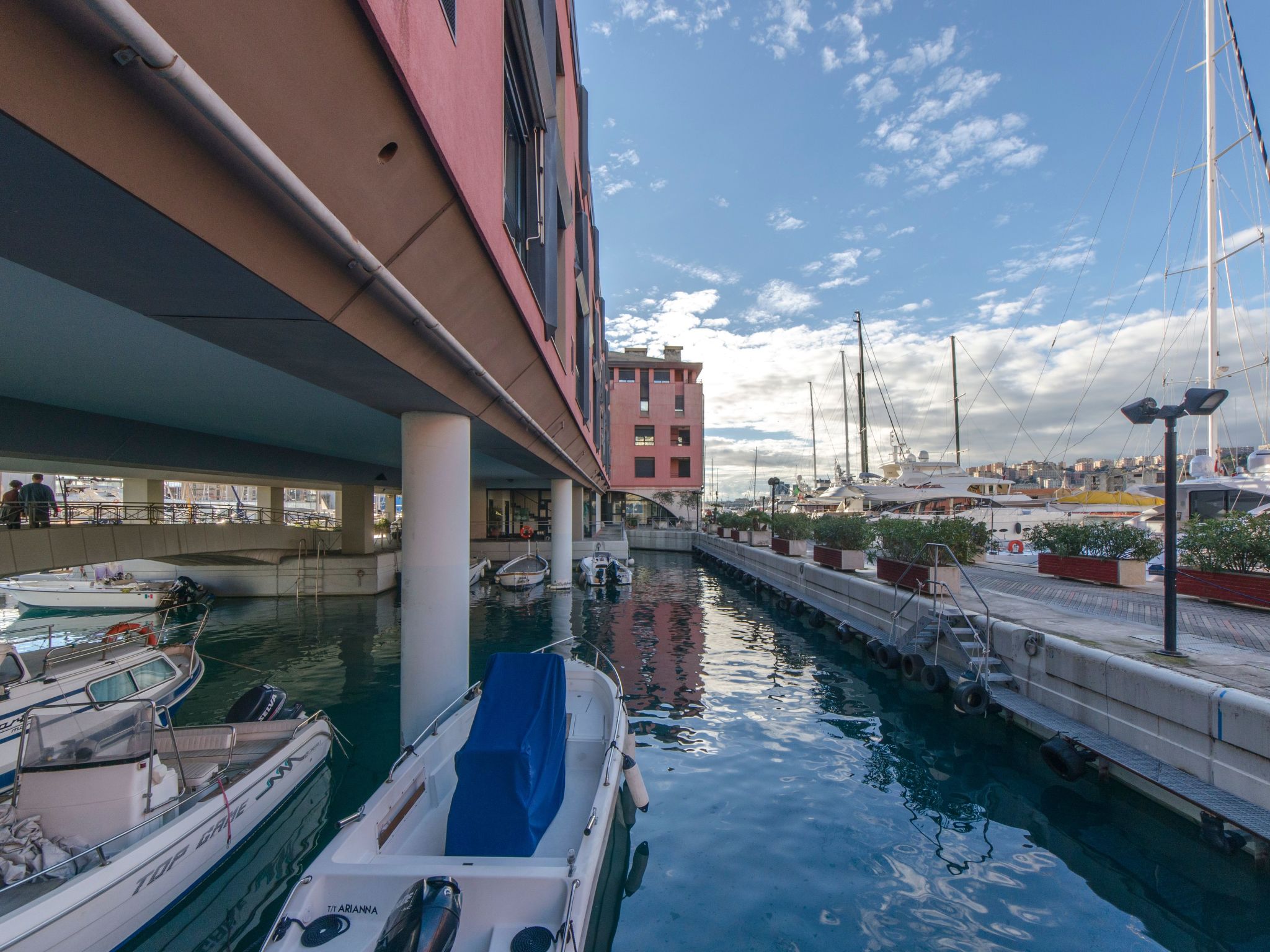 Dock of the Bay Genova, 2b 1b, 2 garage e balcone-Image-tags.info