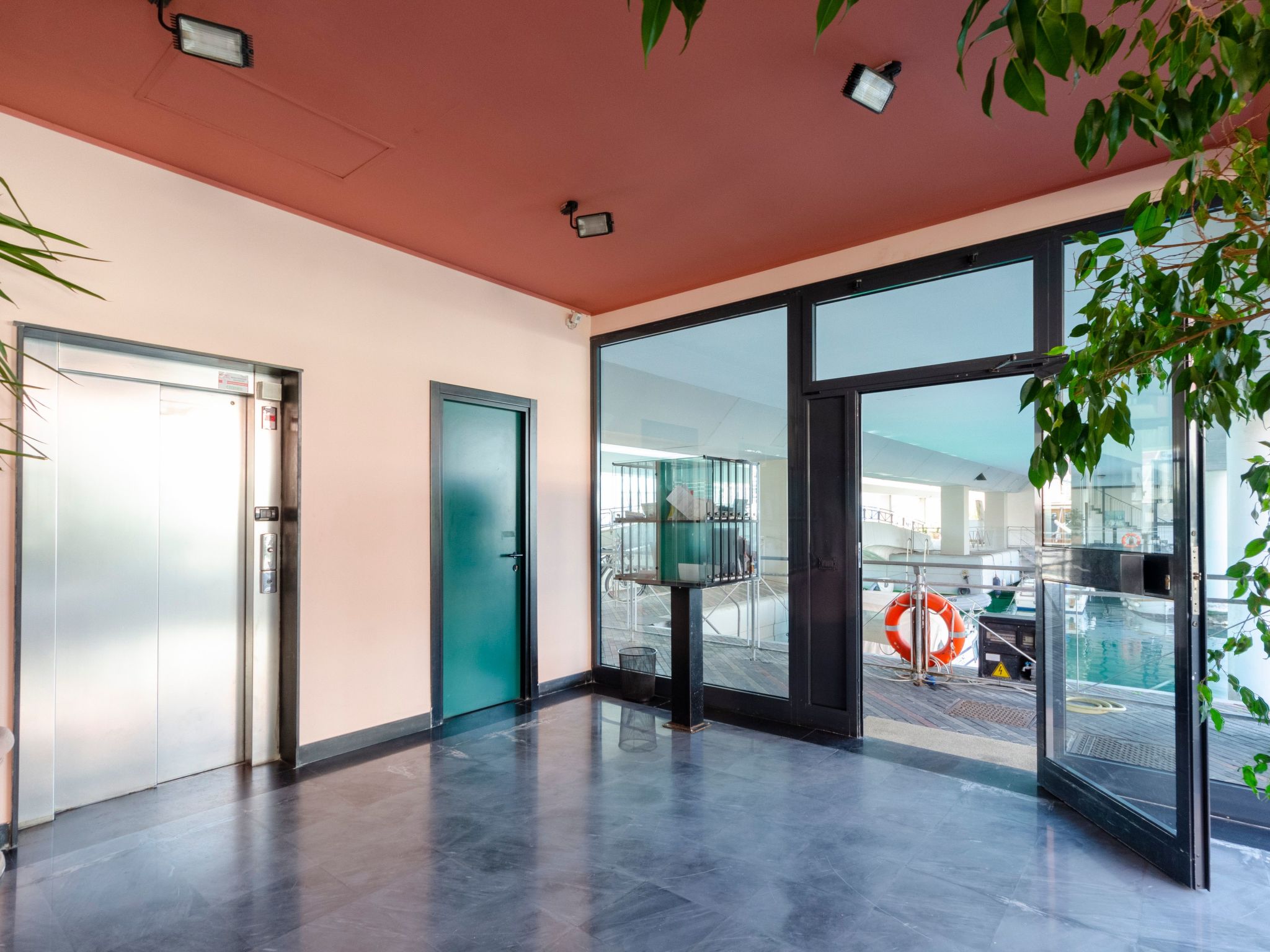 Dock of the Bay Genova, 2b 1b, 2 garage e balcone-Image-tags.info