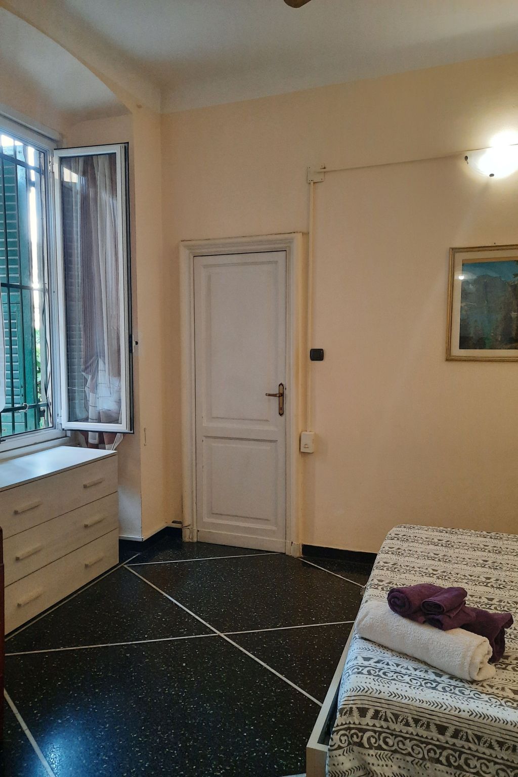 Für 4 Personen ca. 70 m&sup2; in Genua, Norditalien (Ligurien)-Image-tags.info