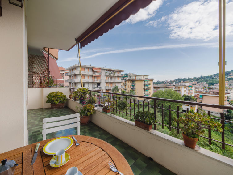 Op 1,3 km van zee: Ruim appartement Caprifoglio in Rapallo in Rapallo