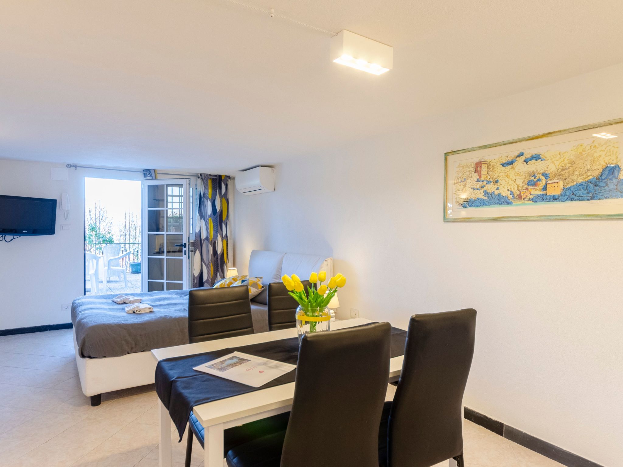 Einzimmerwohnung mit Terrasse und Blick auf den Berg