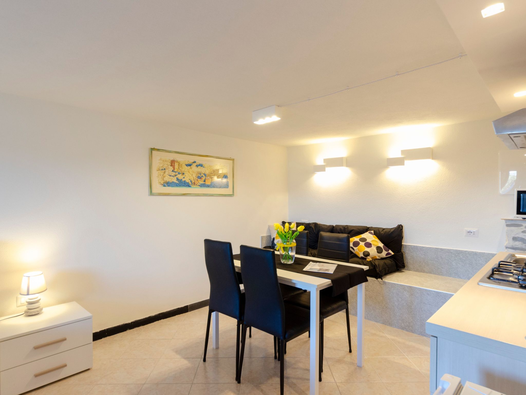 Einzimmerwohnung mit Terrasse und Blick auf den Berg-Image-tags.info