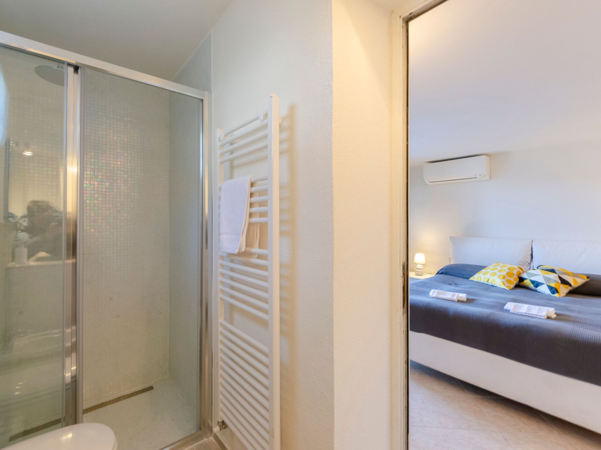 Einzimmerwohnung mit Terrasse und Blick auf den Berg-Image-tags.info