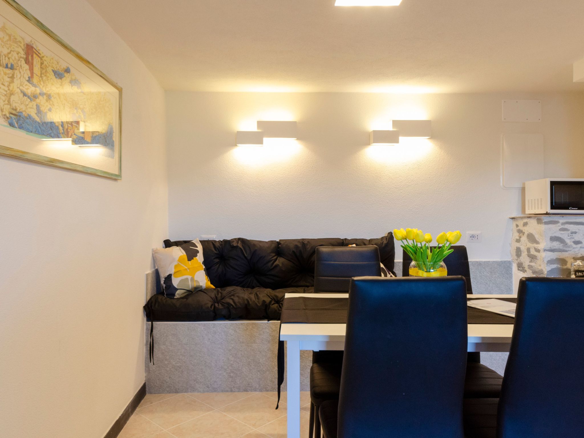 Einzimmerwohnung mit Terrasse und Blick auf den Berg-Image-tags.info