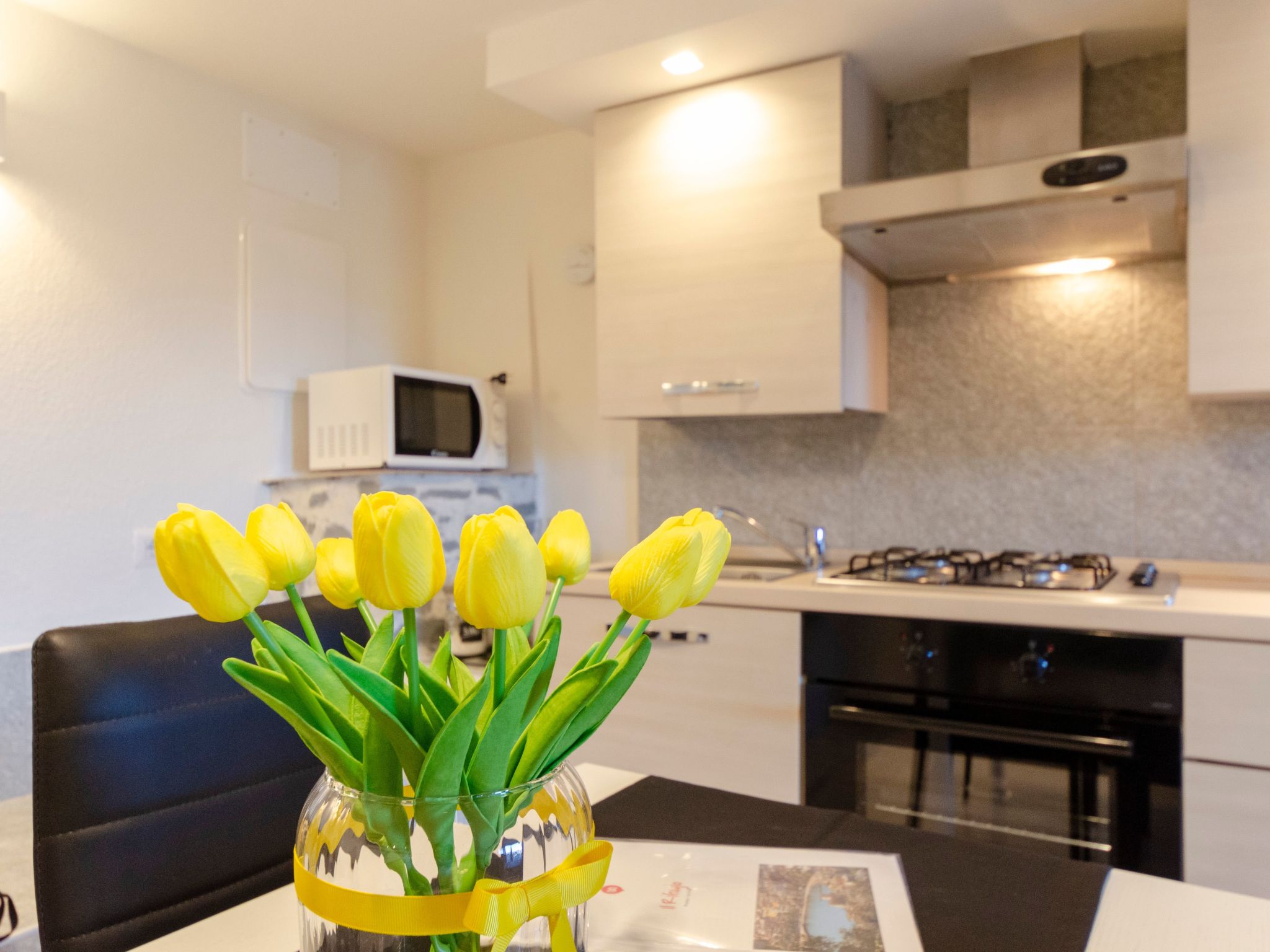 Einzimmerwohnung mit Terrasse und Blick auf den Berg-Image-tags.info