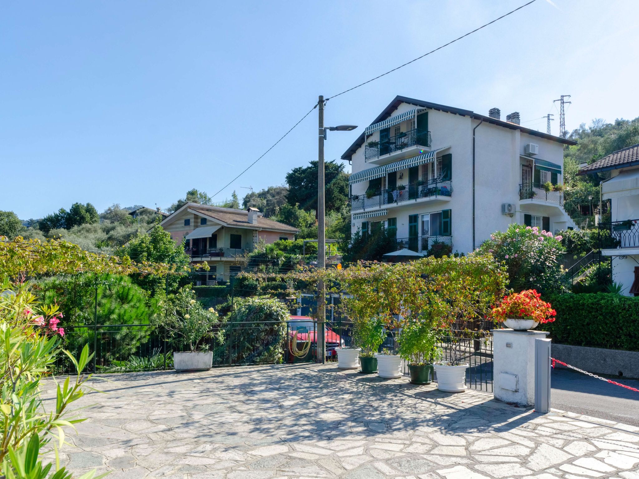 Einzimmerwohnung mit Terrasse und Blick auf den Berg-Image-tags.info