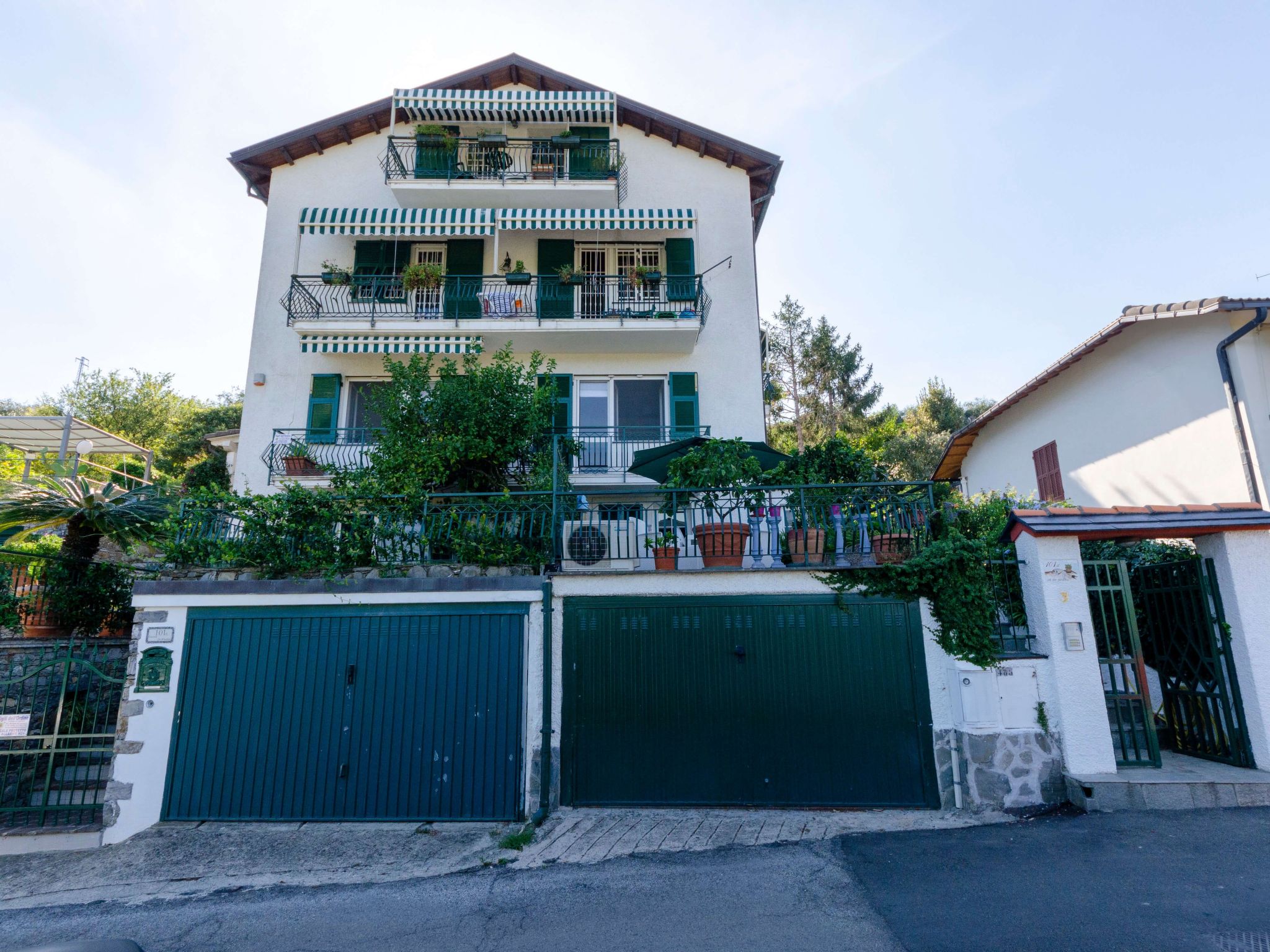 Einzimmerwohnung mit Terrasse und Blick auf den Berg-Image-tags.info