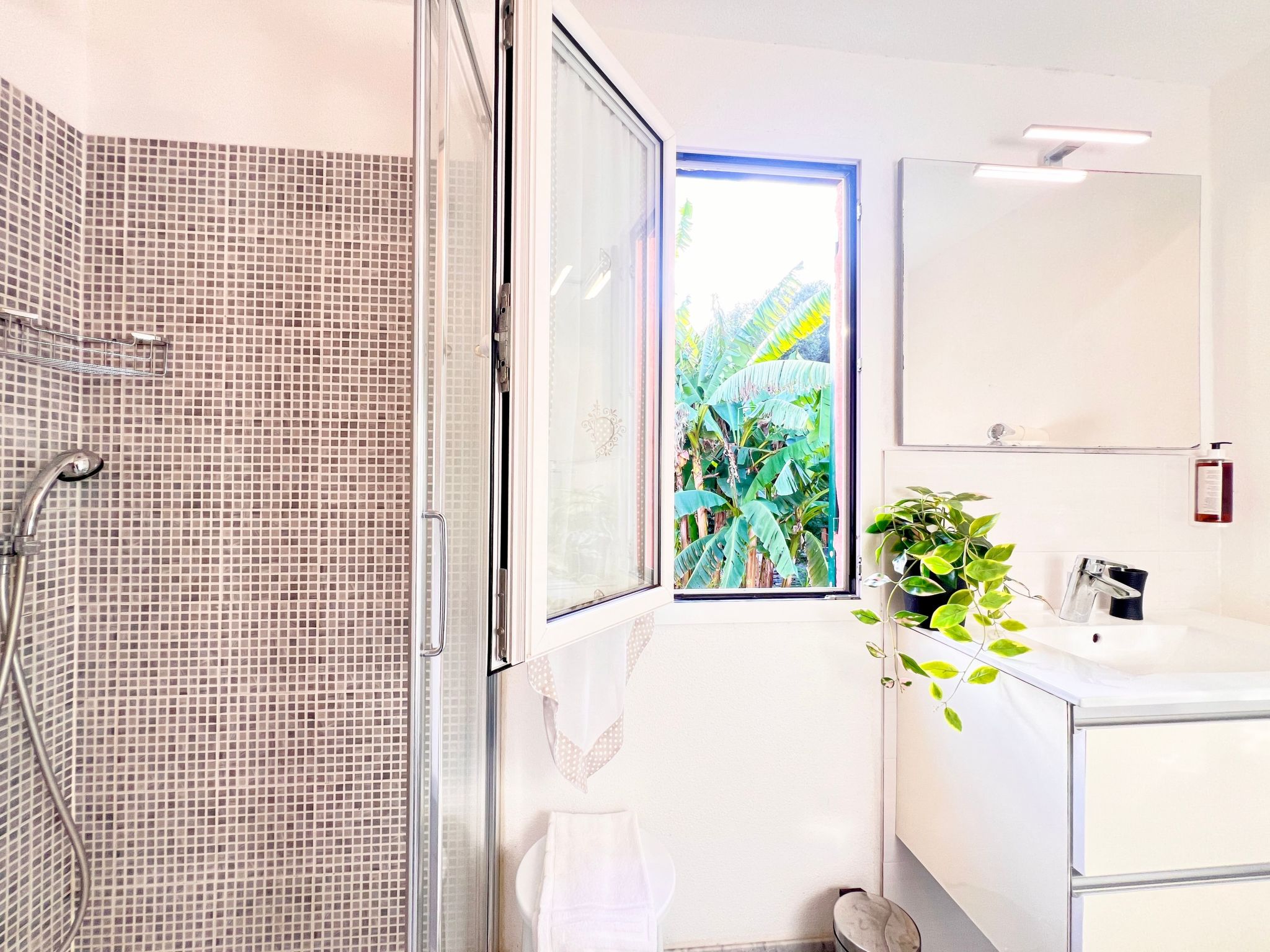 Wohnung im zweiten Stock mit Parkplatz und Garten-Image-tags.info