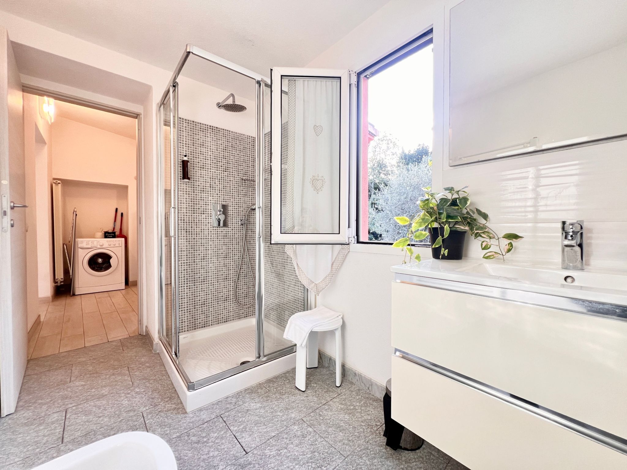 Wohnung im zweiten Stock mit Parkplatz und Garten-Image-tags.info