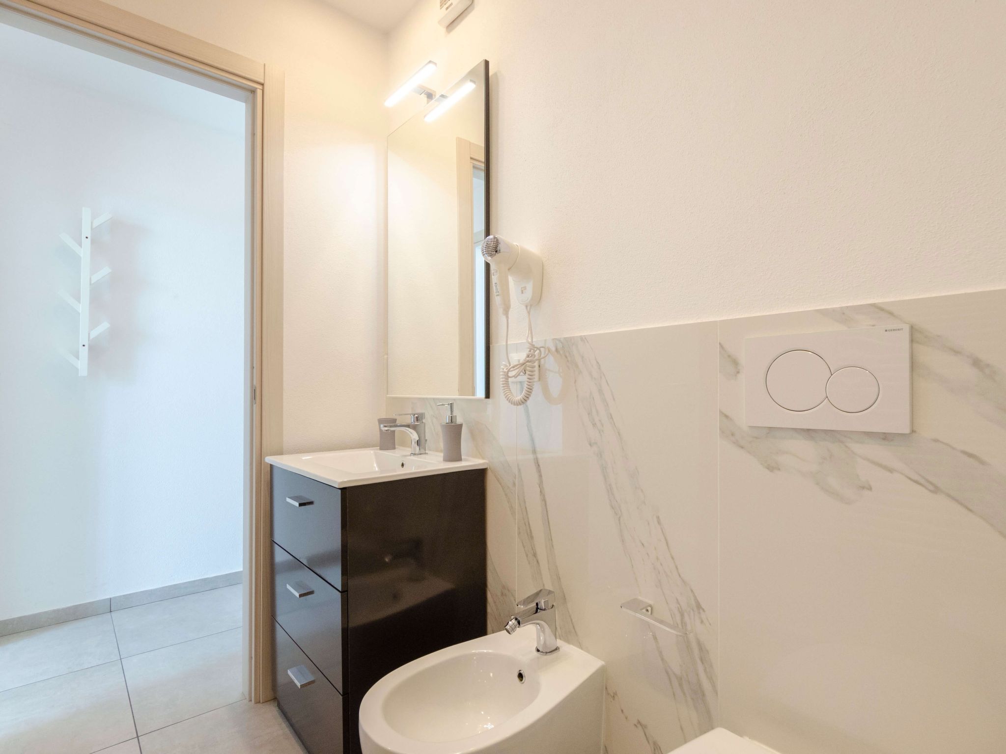 Wohnung mit Meerblick und privater Garage-Image-tags.info