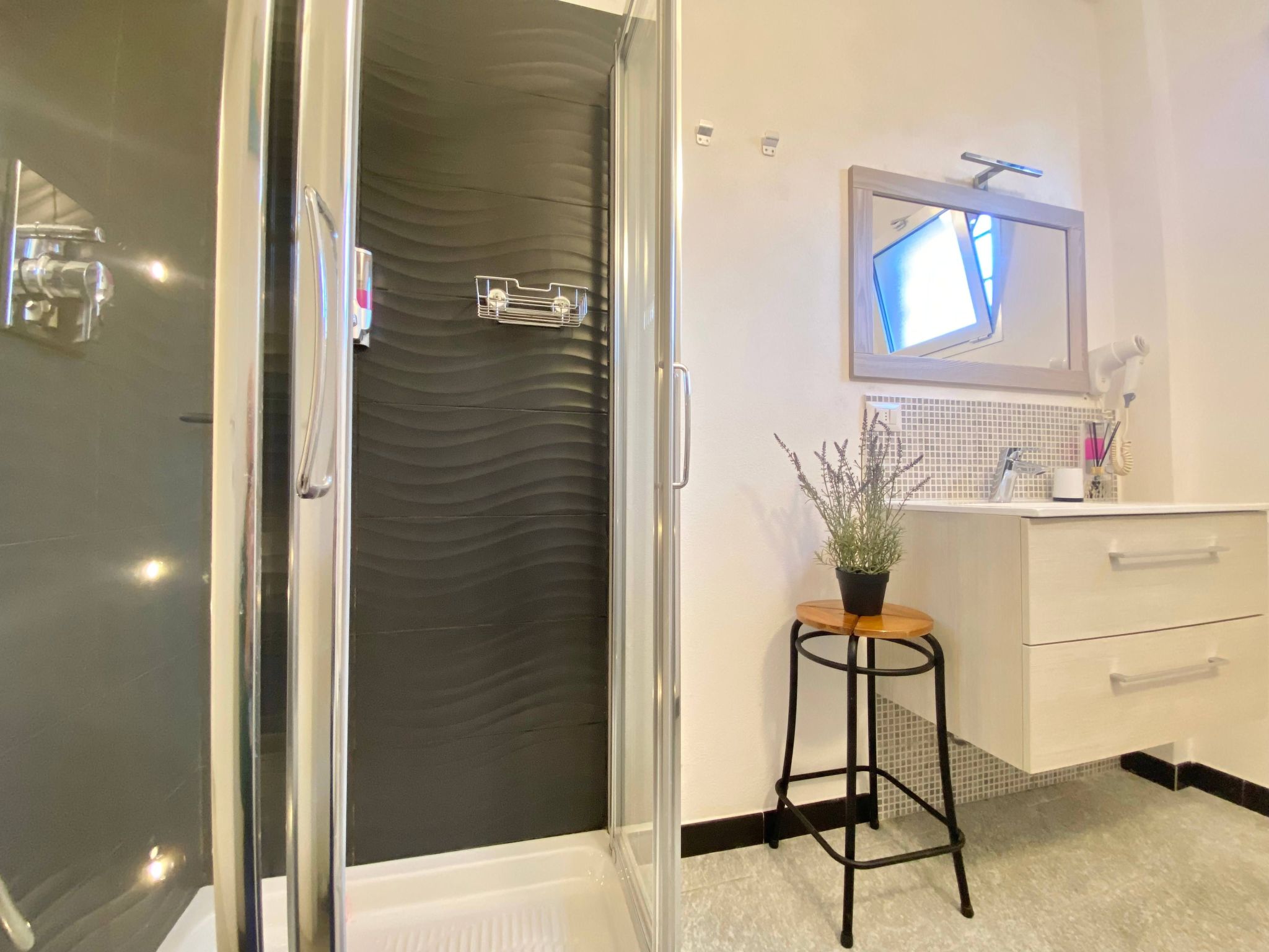 Gemütliche Wohnung mit Privatparkplatz-Image-tags.info