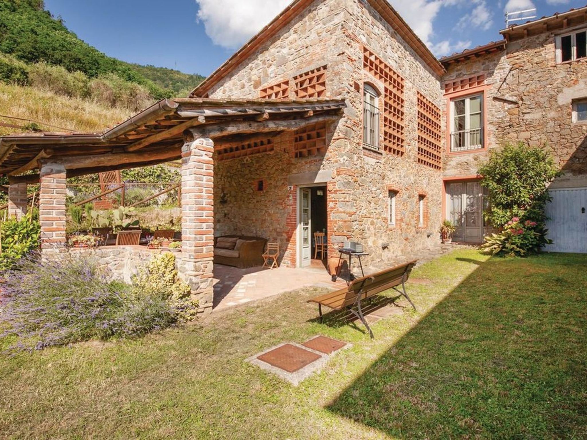 Haus mit Garten, Terrasse, in den Hügeln von Lucca-Drinnen