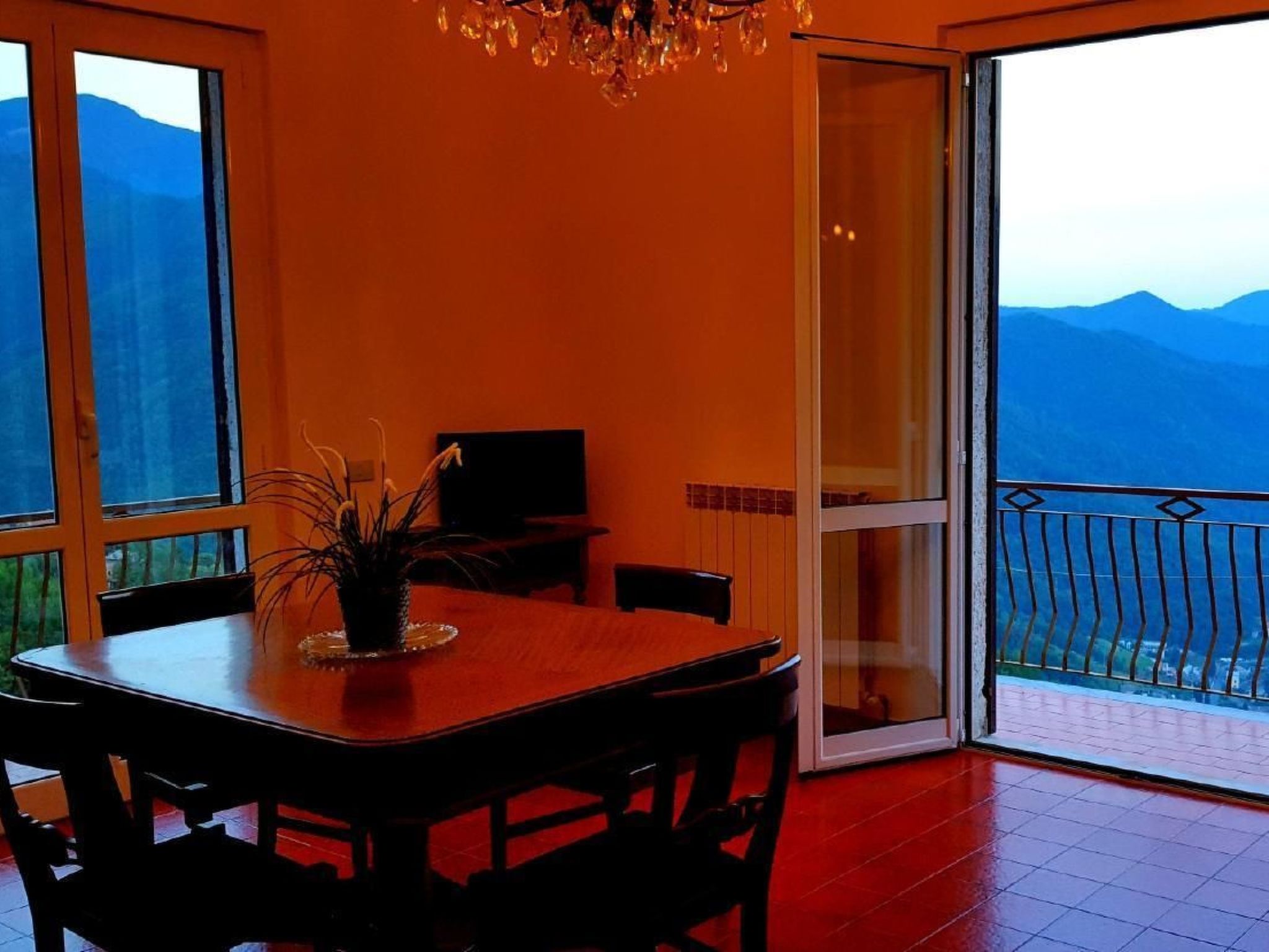 Panoramahaus zwischen den Cinque Terre und Portofino-Binnen