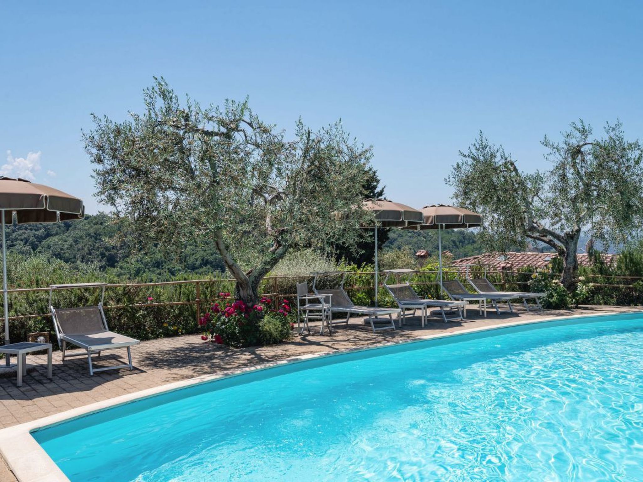 Landgut "Rondine" mit Garten, Grill und Terrasse — view 1 of 13