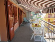 Ferienzimmer 'Mansarda Lina' mit Terrasse