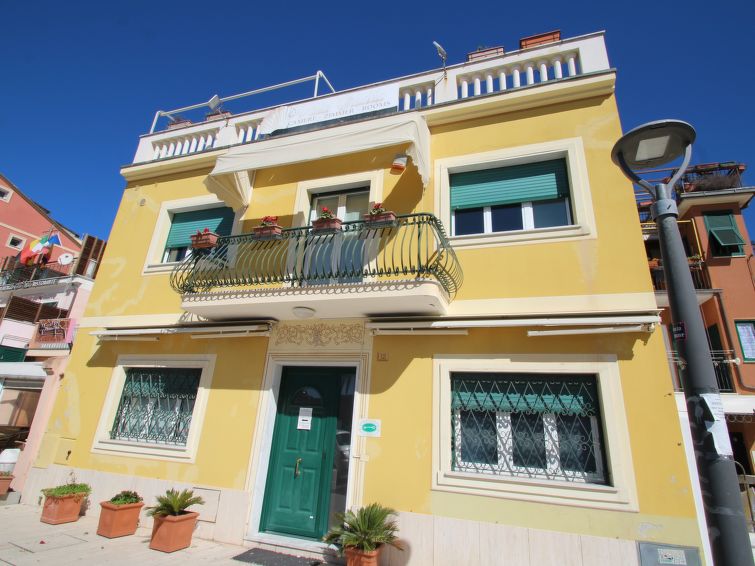 Search and Stay destination Moneglia, Liguria - Italy from AU$ 169. Giulia