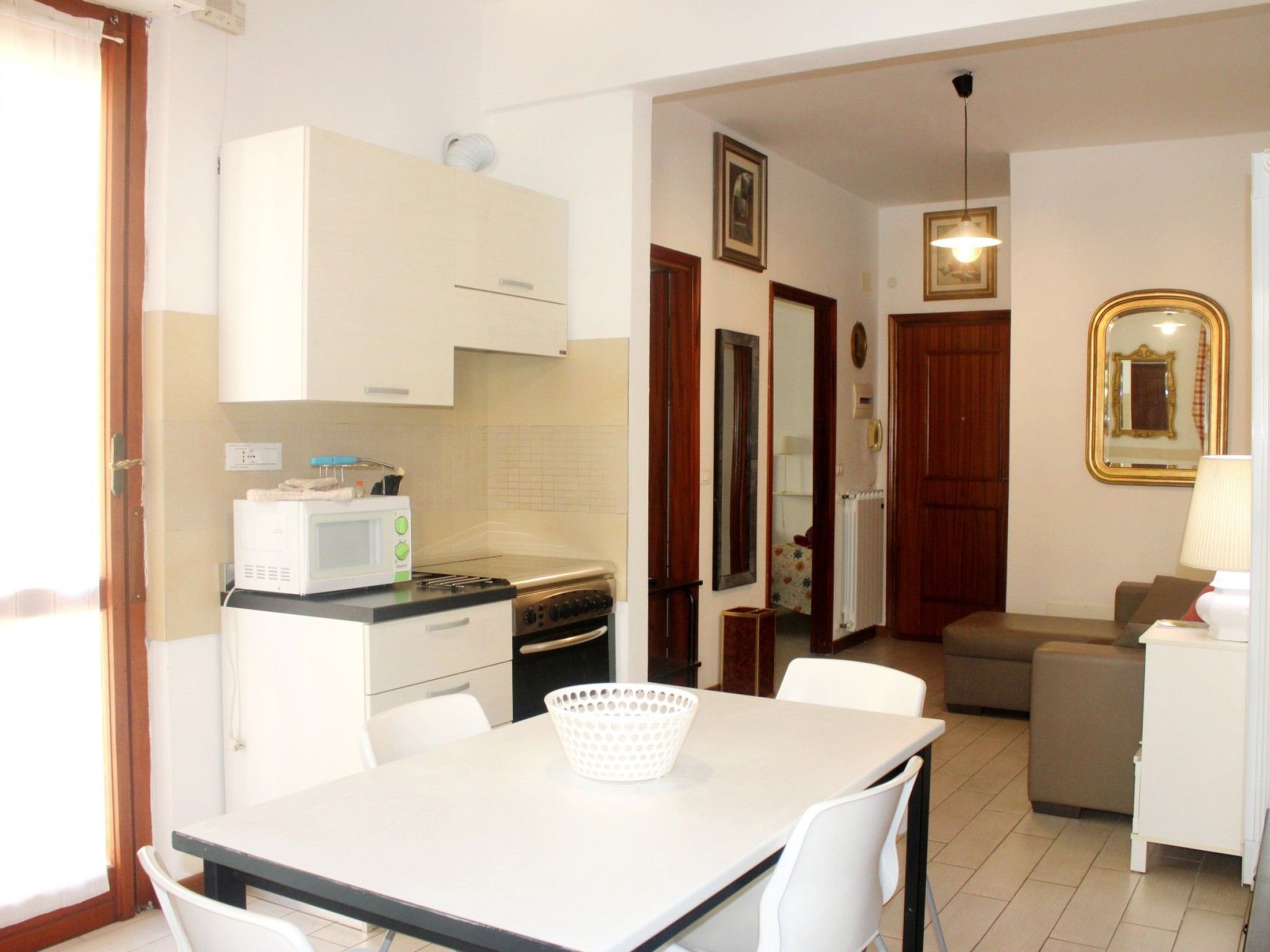 Sehr zentral mit Parkmöglichkeit-Inside