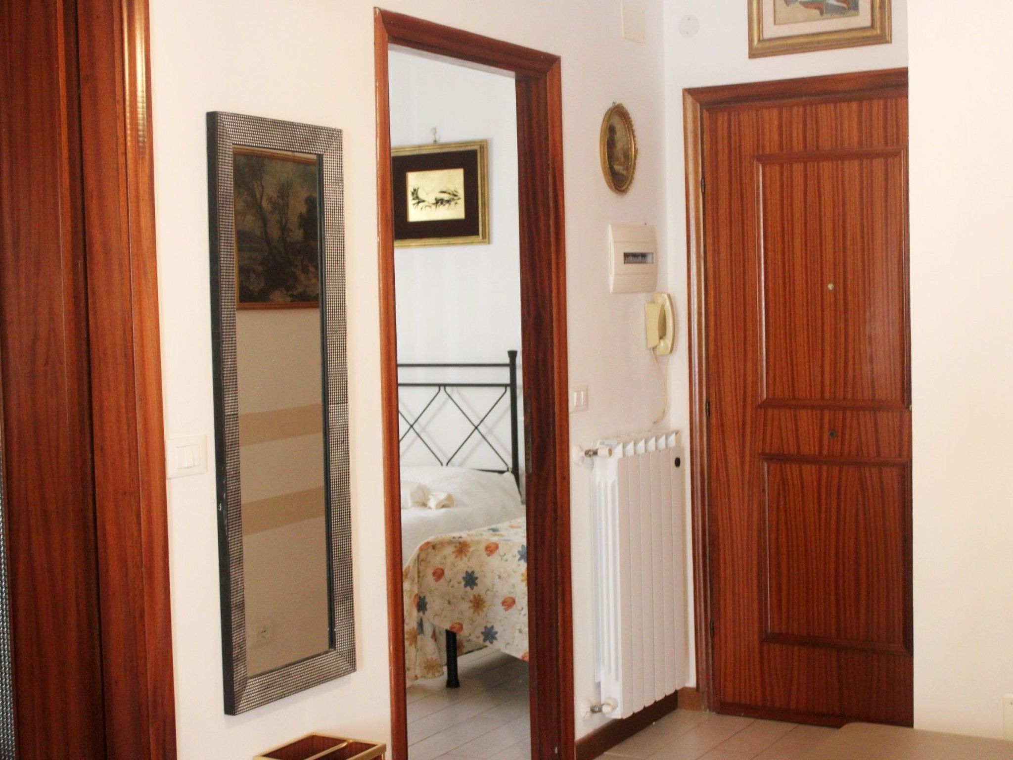 Sehr zentral mit Parkmöglichkeit-Inside