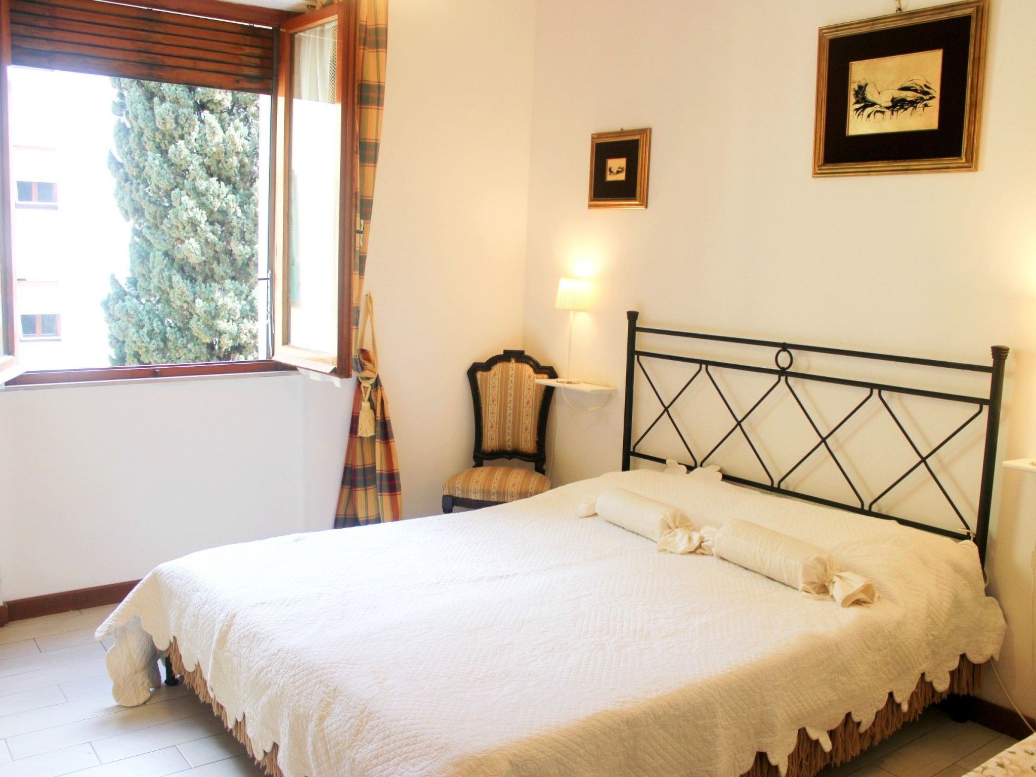 Sehr zentral mit Parkmöglichkeit-Inside