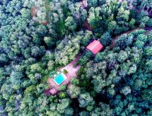 Haus inmitten der Natur mit Schwimmbad