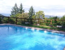 Haus inmitten der Natur mit Schwimmbad