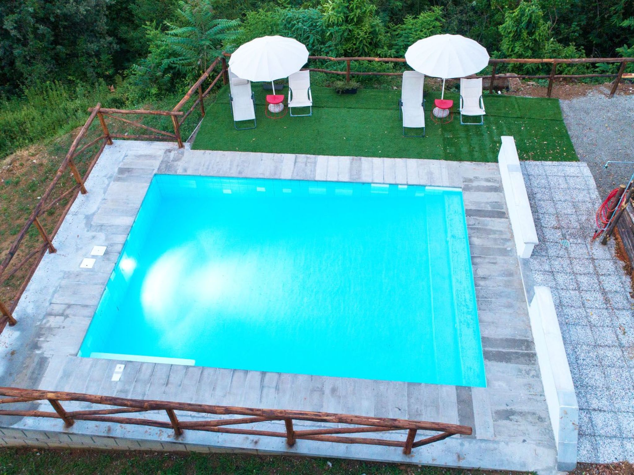 Haus inmitten der Natur mit Schwimmbad-Binnen