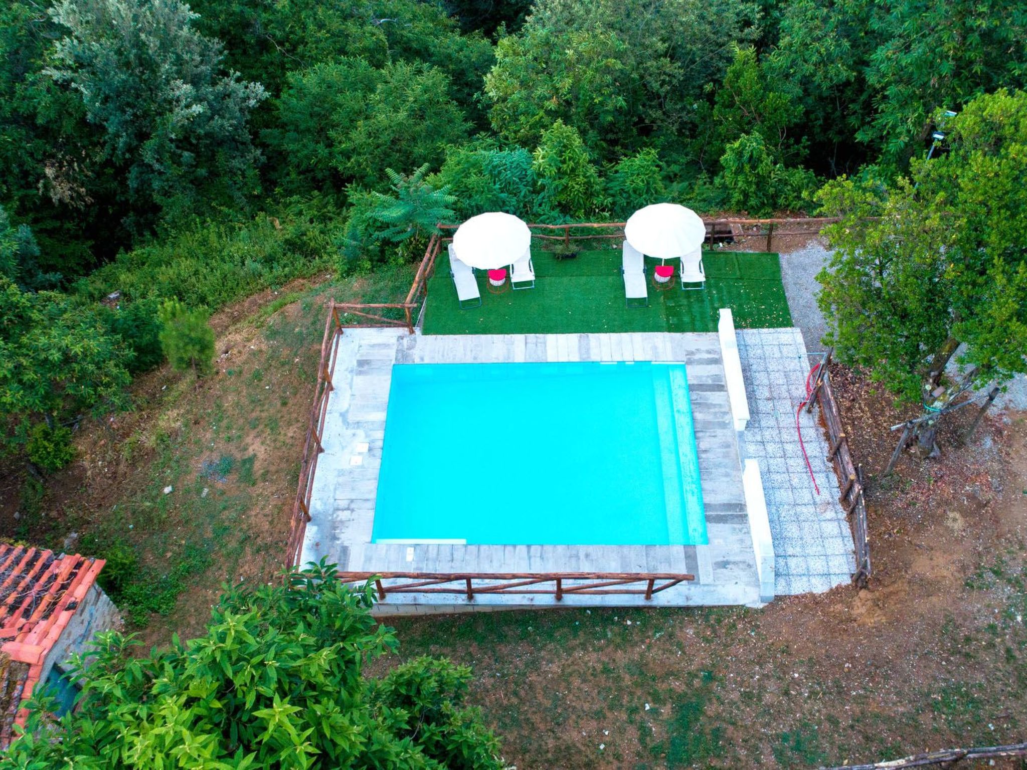 Haus inmitten der Natur mit Schwimmbad-Binnen