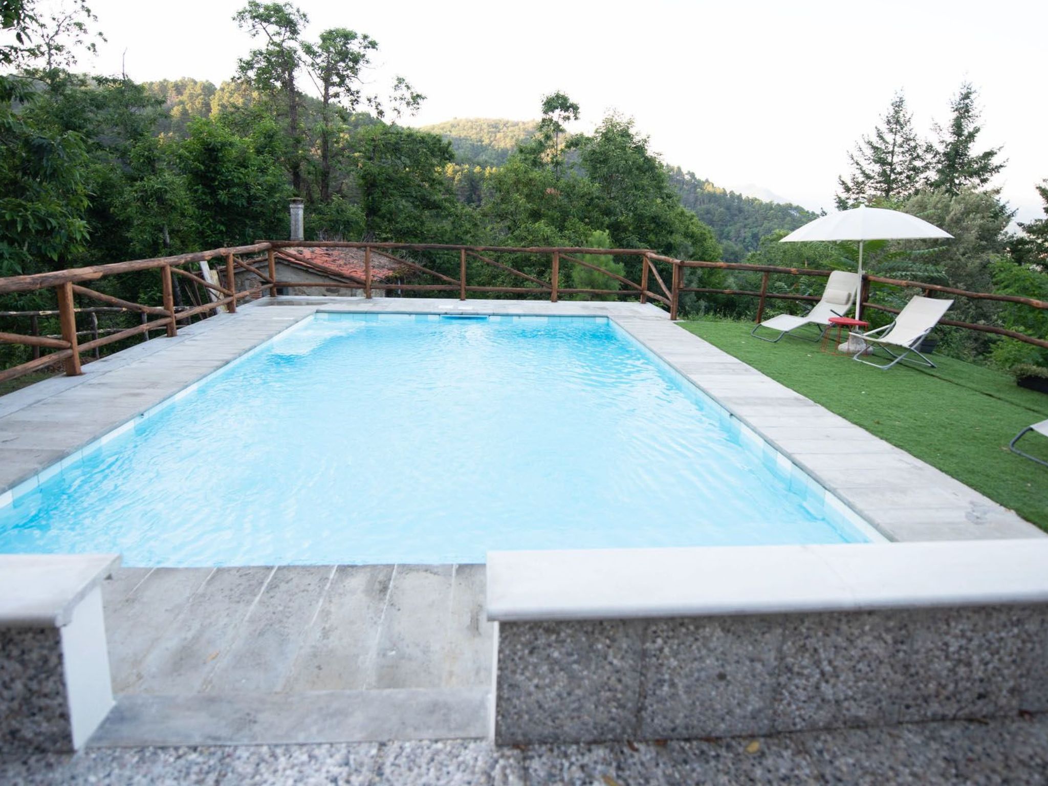 Haus inmitten der Natur mit Schwimmbad-Binnen