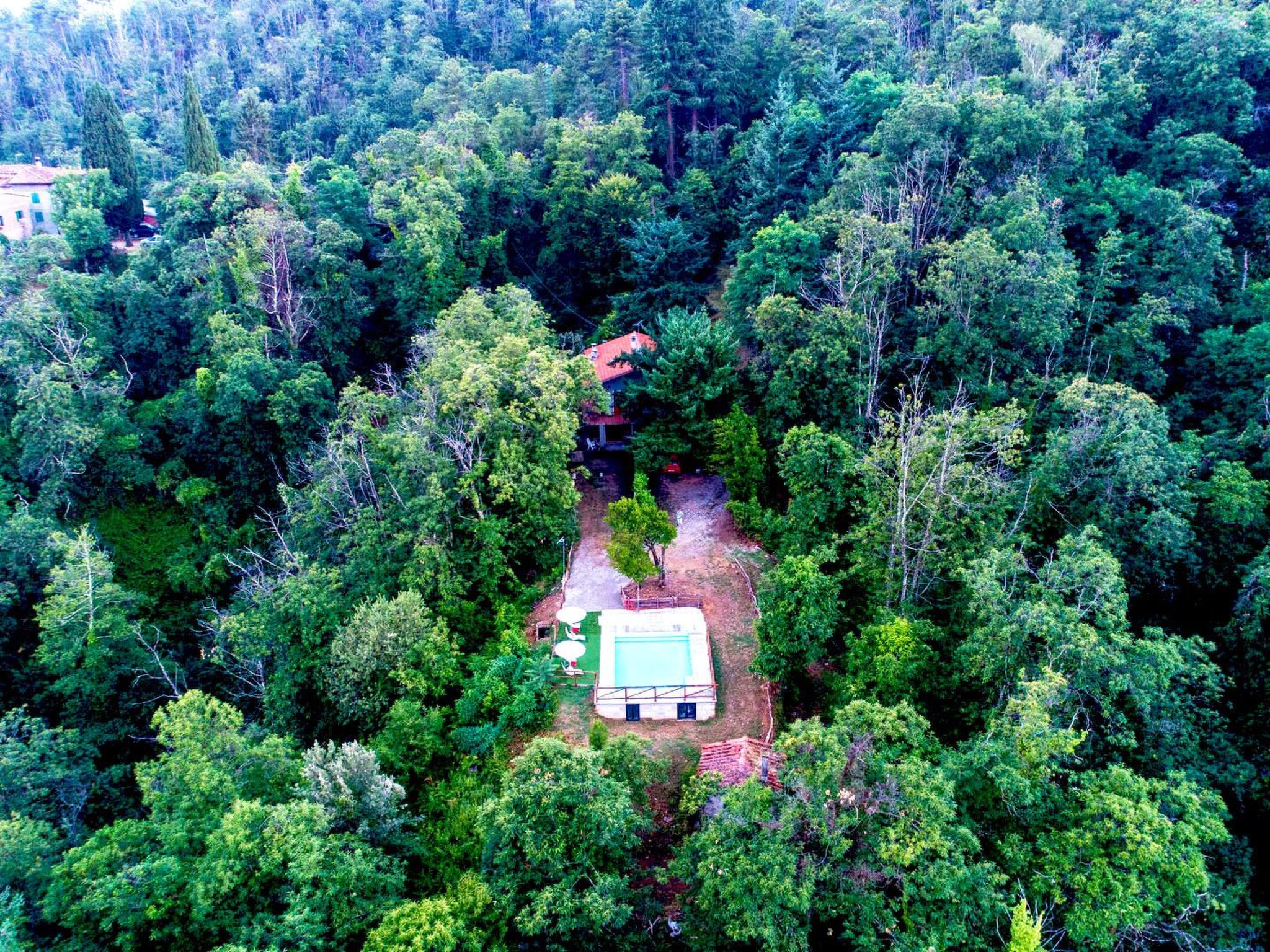 Haus inmitten der Natur mit Schwimmbad-Binnen