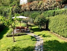 Wohnung mit privatem Garten in Villa