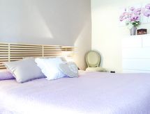 Wohnung mit privatem Garten in Villa