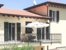 Penthouse mit Garten und privater Terrasse in Villa