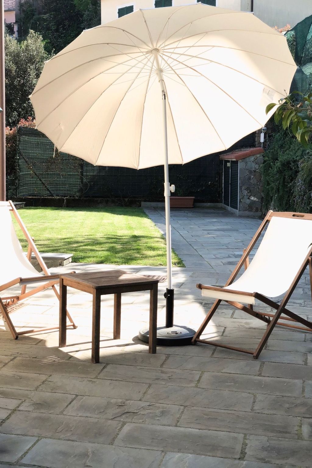 Penthouse mit Garten und privater Terrasse in Villa