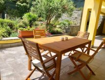 Wohnung mit großer privater Terrasse im Grünen