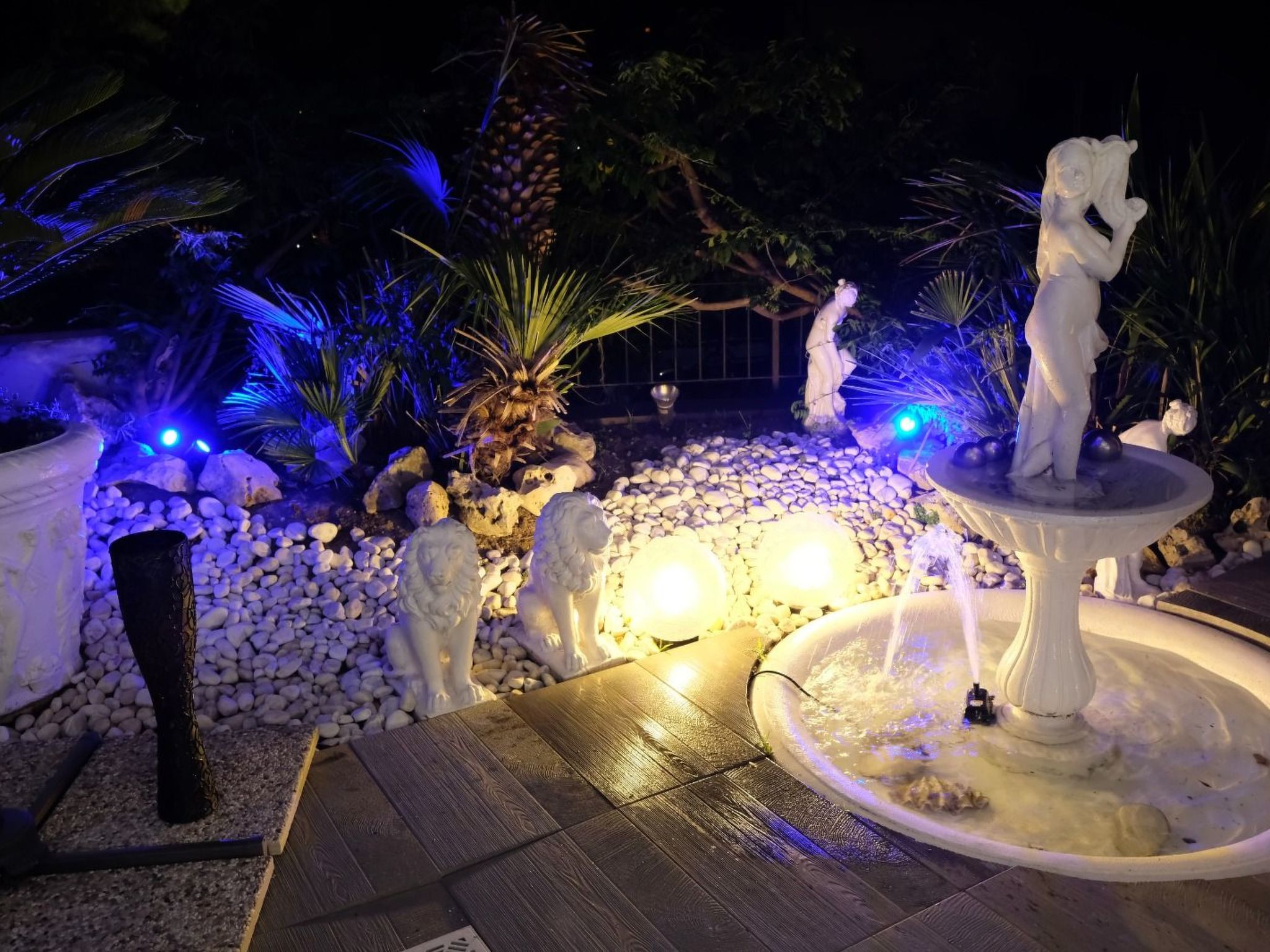 Last-Minute-Garten-Whirlpool der herrliche Lebensstil-Inside