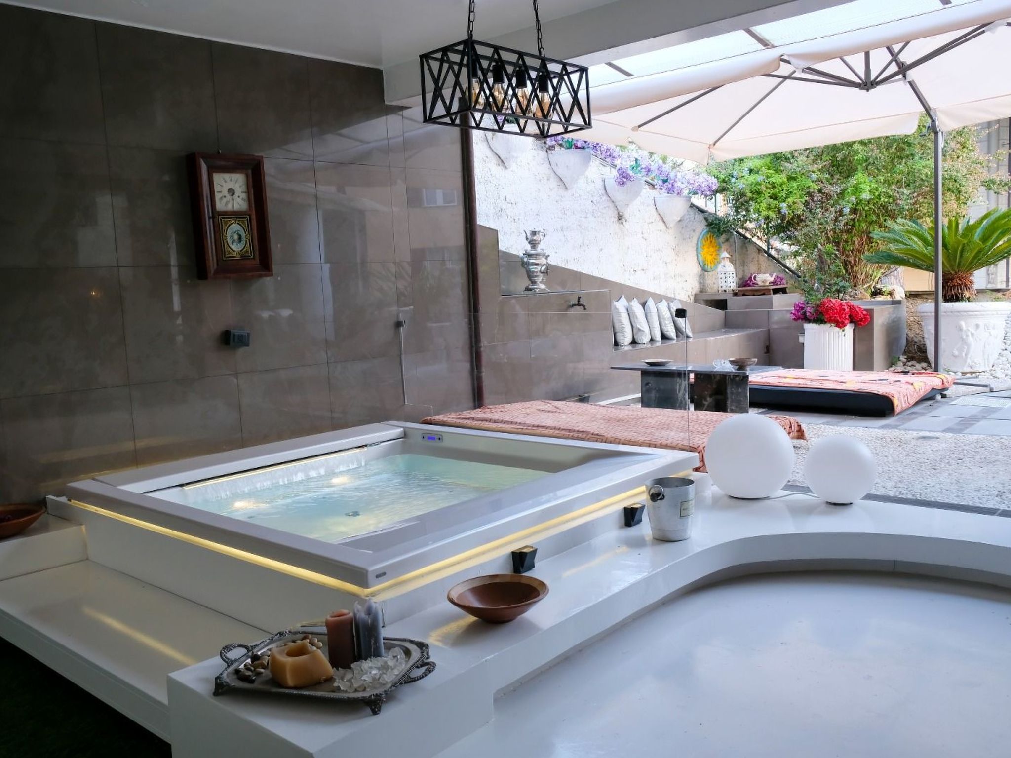 Last-Minute-Garten-Whirlpool der herrliche Lebensstil-Inside