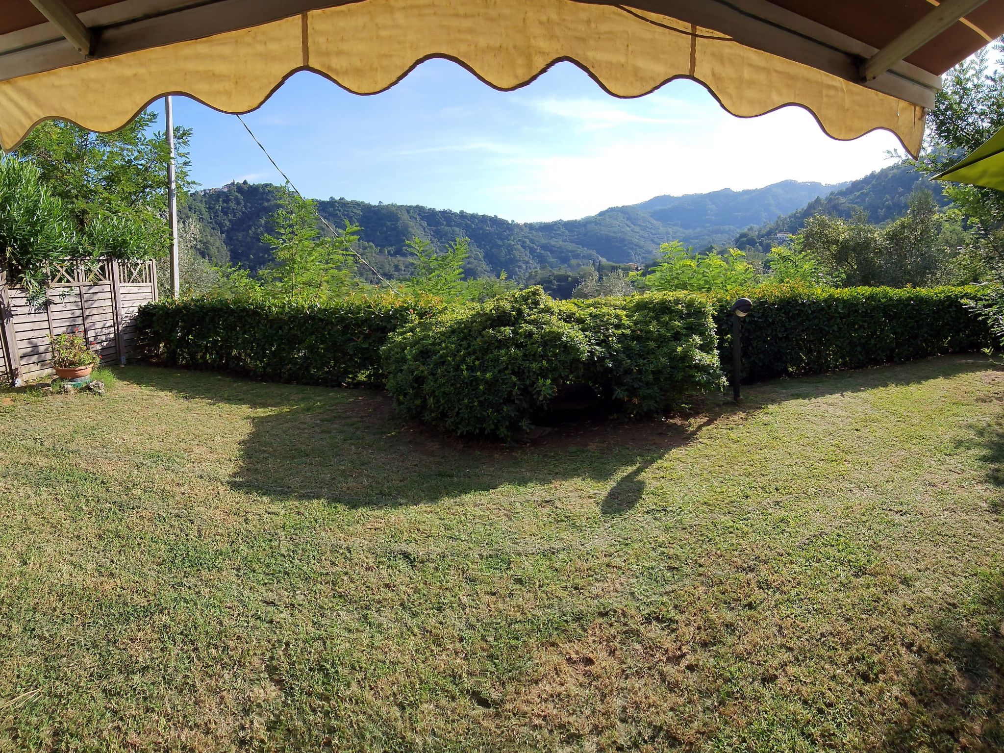 In mediterraner Kulisse-Inside