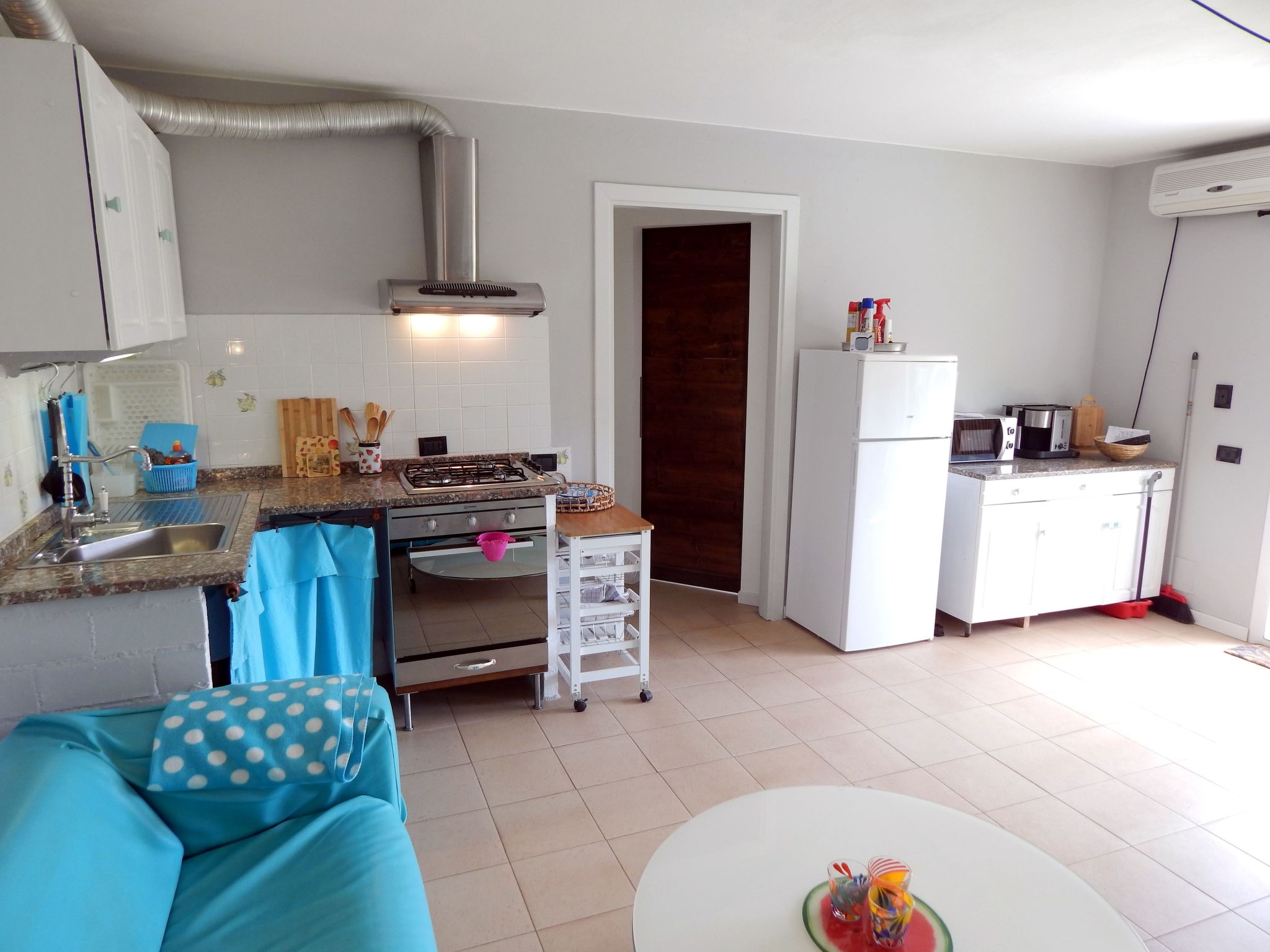 In mediterraner Kulisse-Inside