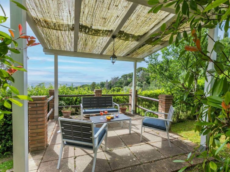 Zweizimmerwohnung mit Schwimmbad und Garten zur alleinigen Nutzung