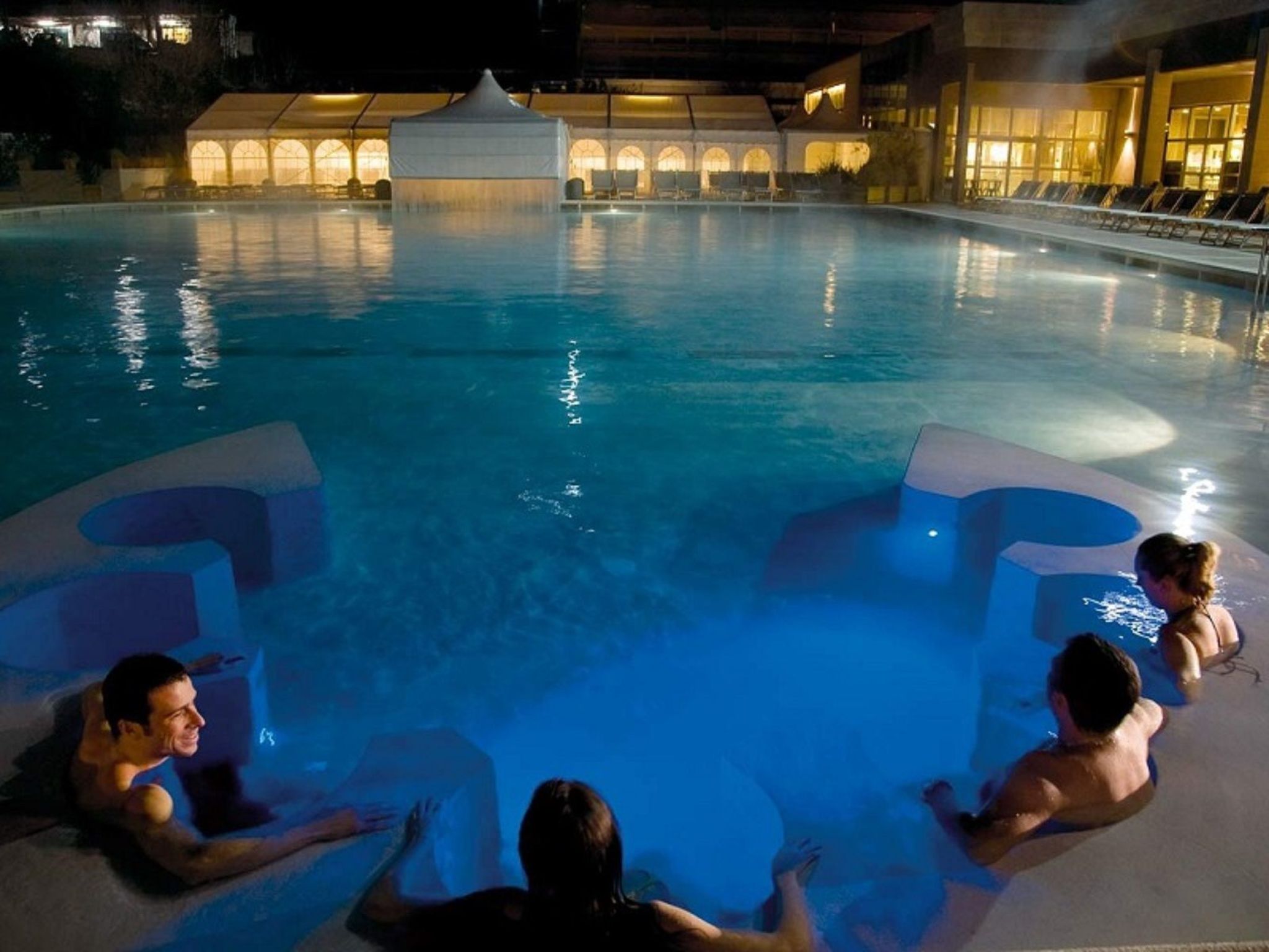 Anwesen mit Gemeinschaftspool-Binnen