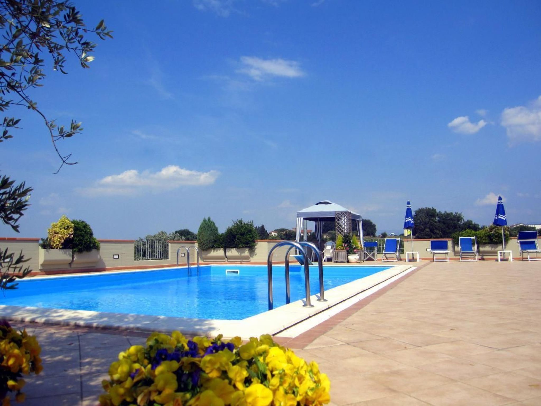 Anwesen mit Gemeinschaftspool-Binnen